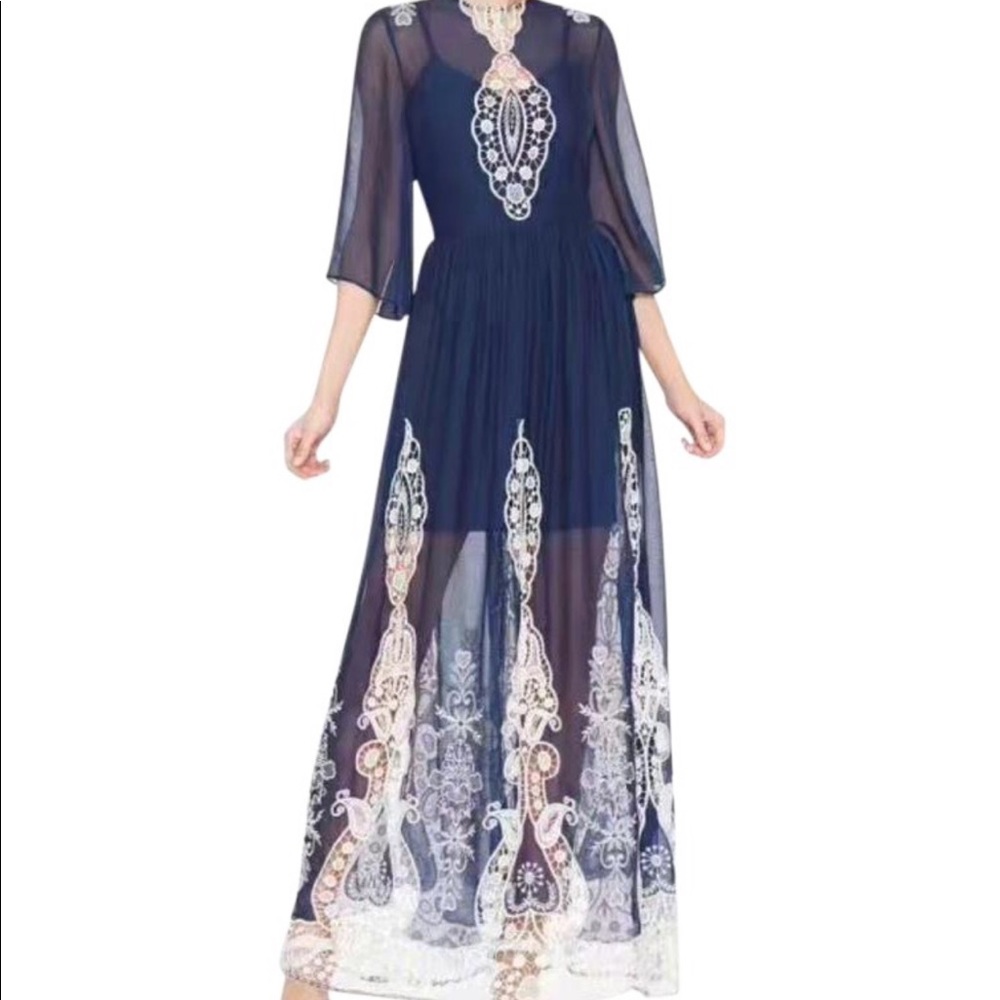 Alice Olivia Maxi dress size 4 Navy/Cream